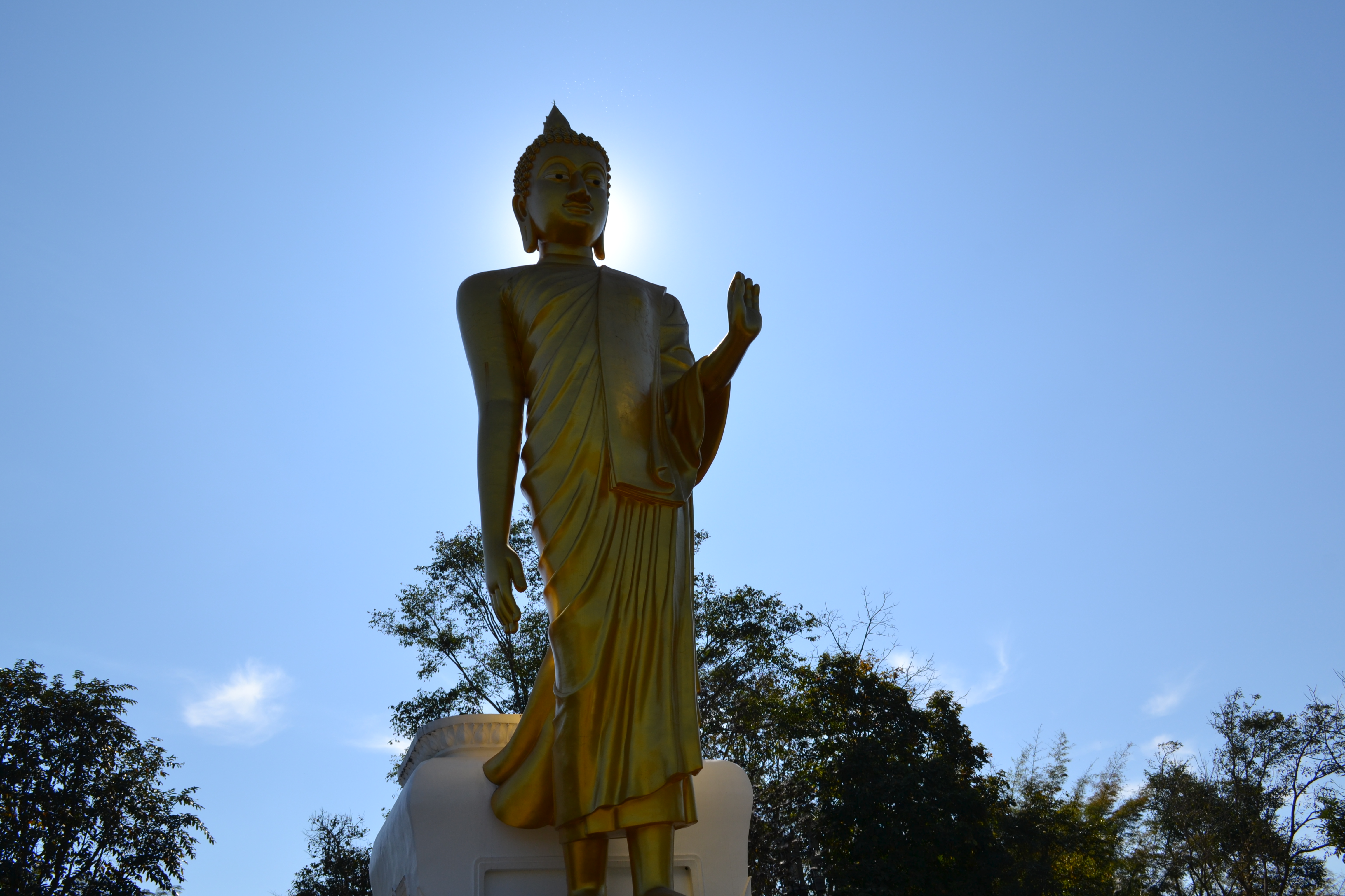 Buddha und Skywalk bei Chiang Khan